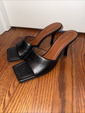 ALOHAS Black Leather Square-Toe Mule Heels